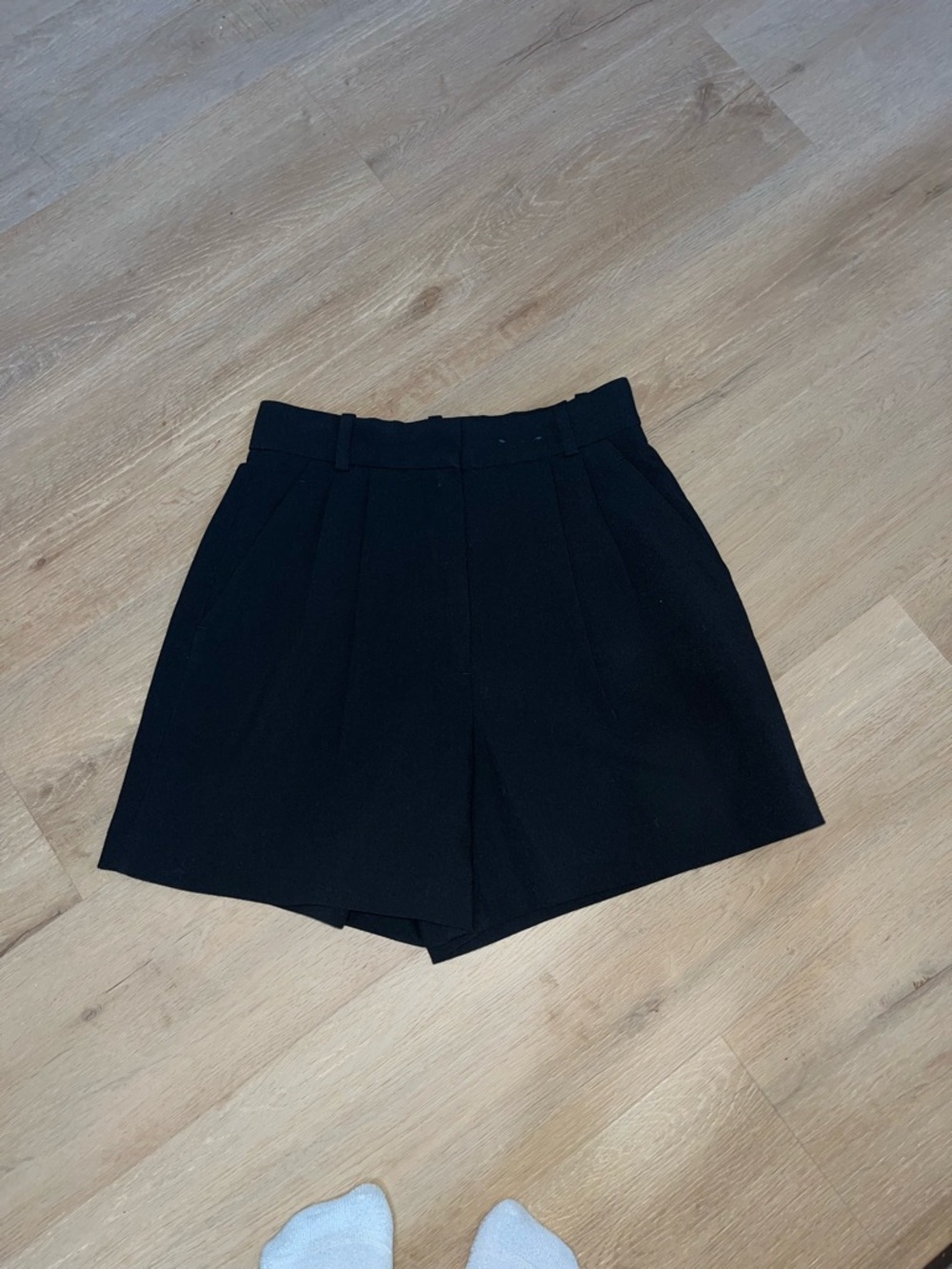 Abercrombie & Fitch Black High-Waist Pleated Women's Shorts